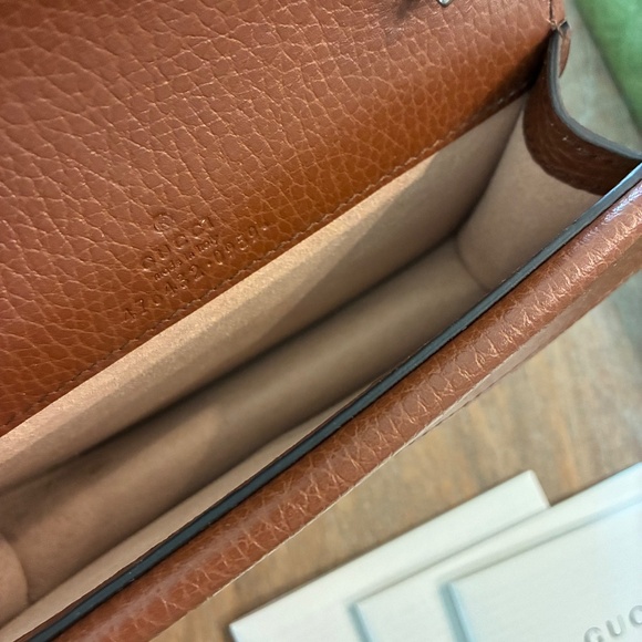 Gucci - Picture 3 of 8